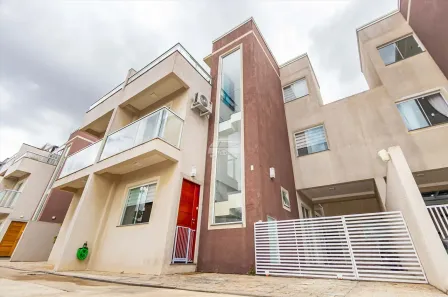 Sobrado com 3 Quartos à venda, 150m² no Uberaba, Curitiba