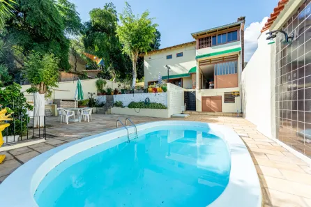 Casa com 3 Quartos à venda, 291m² no Espírito Santo, Porto Alegre