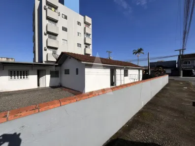 Casa com 3 Quartos para alugar, 90m² no Comasa, Joinville