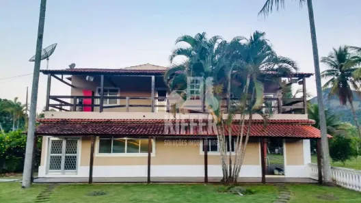 Fazenda/Sítio com 3 Quartos à venda, 200m² no Ubatiba, Maricá