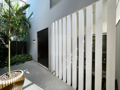 Sobrado com 4 Quartos à venda, 322m² no Jardim Karaíba, Uberlândia