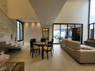 Sobrado com 4 Quartos à venda, 242m² no Shopping Park, Uberlândia