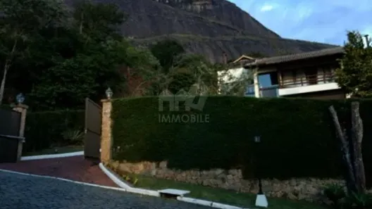 Casa de Condomínio com 4 Quartos à venda, 600m² no Samambaia, Petrópolis