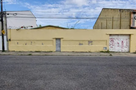 Lote/Terreno à venda, 627m² no Montese, Fortaleza