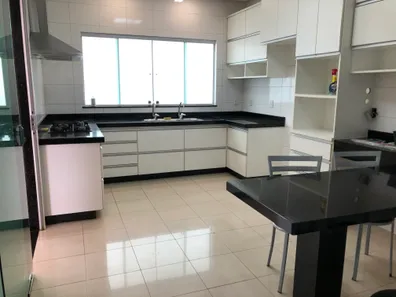 Casa de Condomínio com 4 Quartos à venda, 330m² no Residencial Granville, Goiânia