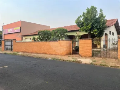 Casa com 3 Quartos à venda, 288m² no Centro, Araraquara