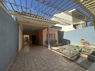 Sobrado com 4 Quartos à venda, 225m² no Zona 07, Maringá