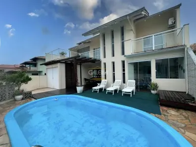 Sobrado com 4 Quartos à venda, 288m² no Praia da Enseada, São Francisco do Sul
