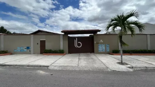 Casa com 2 Quartos para alugar, 45m² no Guaribas, Eusébio