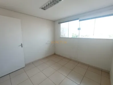Sala Comercial com 3 Quartos para alugar, 27m² no Mansões Santo Antônio, Campinas