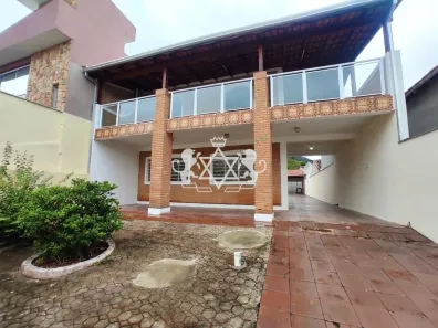 Sobrado com 5 Quartos à venda, 232m² no Centro, Caraguatatuba