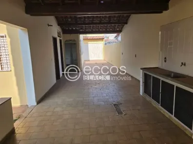 Casa com 3 Quartos à venda, 196m² no Santa Mônica, Uberlândia