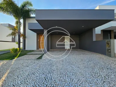 Casa com 3 Quartos para alugar, 10m² no Centro, Marília