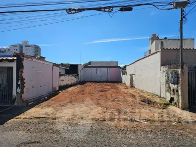 Lote/Terreno à venda, 196m² no Osvaldo Rezende, Uberlândia