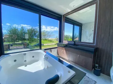 Sobrado com 4 Quartos à venda, 196m² no Capão Novo, Capão da Canoa