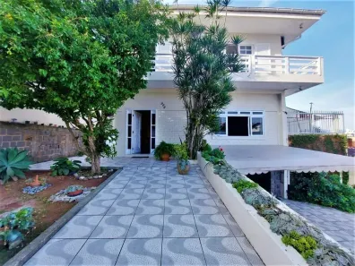 Casa com 4 Quartos à venda, 176m² no Coqueiros, Florianópolis
