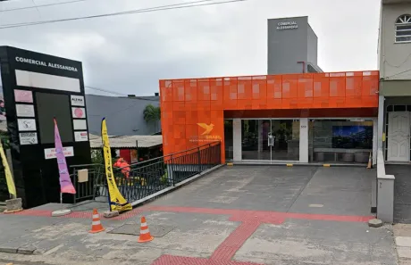 Sala Comercial para alugar, 637m² no Barreiros, São José