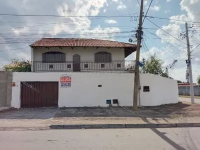 Sobrado com 4 Quartos para alugar, 281m² no Jardim Presidente, Goiânia
