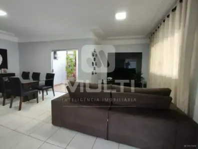 Casa com 3 Quartos para alugar, 124m² no Granada, Uberlândia