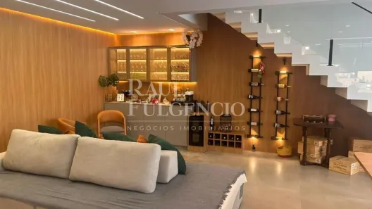 Casa com 3 Quartos à venda, 226m² no Universitário, Londrina