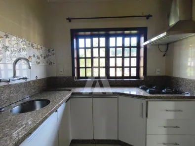 Casa com 3 Quartos para alugar, 143m² no Iririú, Joinville
