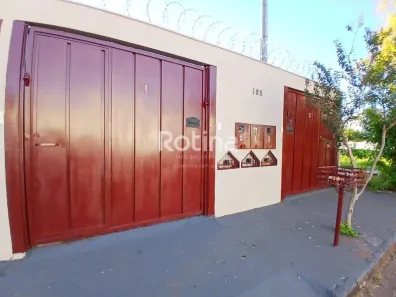 Casa com 2 Quartos para alugar, 50m² no Shopping Park, Uberlândia