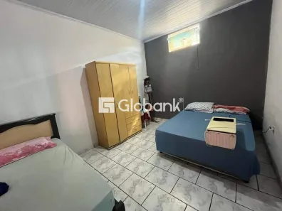 Casa com 5 Quartos à venda, 200m² no Alto São João, Montes Claros