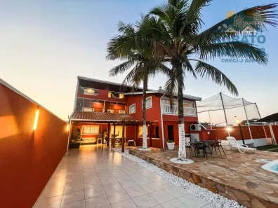 Sobrado com 7 Quartos à venda, 420m² no Albatroz, Matinhos