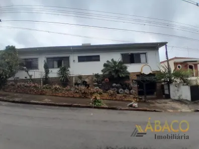 Casa com 3 Quartos para alugar, 205m² no Núcleo Residencial Silvio Vilari, São Carlos