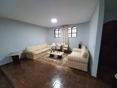 Casa com 3 Quartos à venda, 253m² no Vila Olímpica, Uberaba