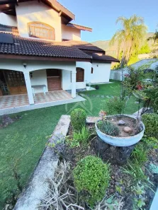 Sobrado com 4 Quartos para alugar, 700m² no Condomínio Flamboyant-B, Atibaia