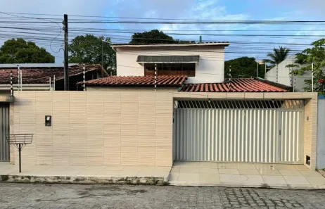 Sobrado com 4 Quartos à venda, 200m² no Benedito Bentes, Maceió