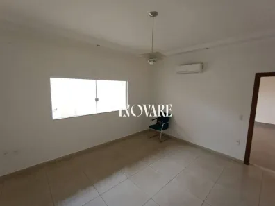 Casa de Condomínio com 4 Quartos para alugar, 200m² no Marta Helena, Uberlândia