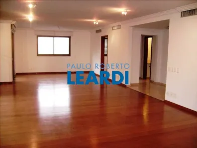 Apartamento com 4 Quartos para alugar, 330m² no Santa Cecília, São Paulo