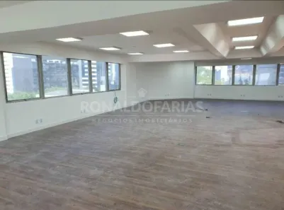 Imóvel Comercial à venda, 204m² no Cidade Monções, São Paulo