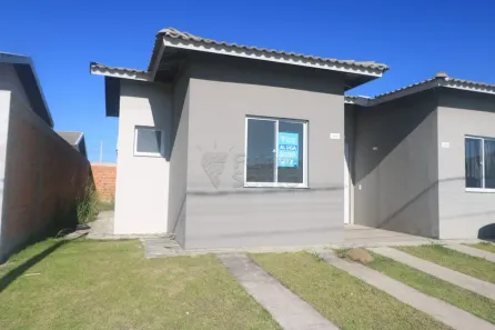 Casa de Condomínio com 2 Quartos para alugar, 43m² no Três Vendas, Pelotas