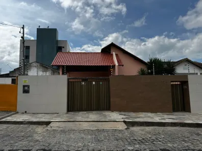 Casa com 4 Quartos à venda, 200m² no Santo Antônio, Campina Grande
