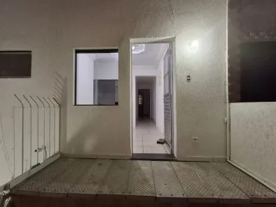 Casa com 2 Quartos para alugar, 40m² no Centro, Diadema