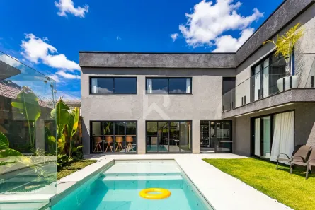 Casa com 3 Quartos para alugar, 280m² no Santa Felicidade, Curitiba