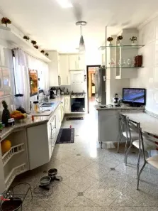 Sobrado com 7 Quartos à venda, 450m² no Jardim Iva, São Paulo