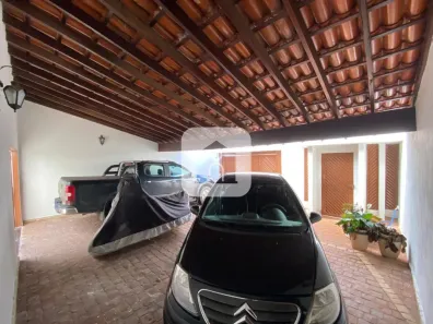 Casa com 3 Quartos para alugar, 260m² no Jardim Karaíba, Uberlândia