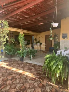 Casa com 3 Quartos à venda, 450m² no Vila Santa Helena, Goiânia