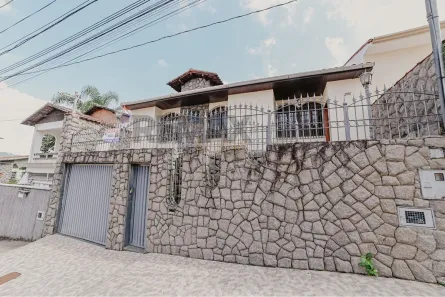 Casa com 4 Quartos à venda, 375m² no Jardim do Sol, Juiz de Fora