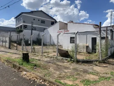 Lote/Terreno à venda, 306m² no Presidente Roosevelt, Uberlândia