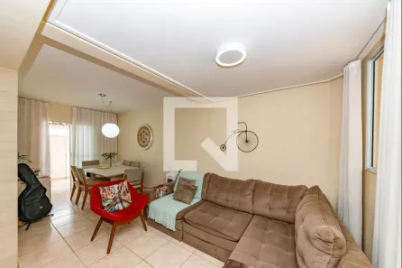 Casa com 3 Quartos à venda, 143m² no Cabral, Contagem
