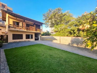 Casa com 4 Quartos à venda, 202m² no Anita Garibaldi, Joinville