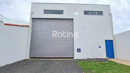 Galpão/Depósito/Armazém para alugar, 250m² no Segismundo Pereira, Uberlândia