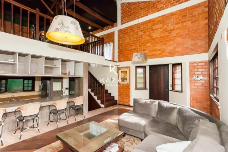 Sobrado com 4 Quartos à venda, 248m² no Santa Felicidade, Curitiba