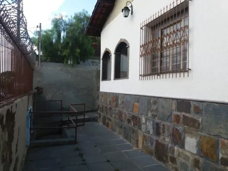 Casa com 6 quartos — Santa Efigênia, Belo Horizonte