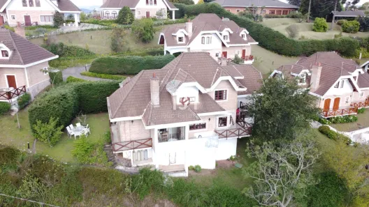 Casa de Condomínio com 5 Quartos à venda, 375m² no Recanto Araucária, Campos do Jordão